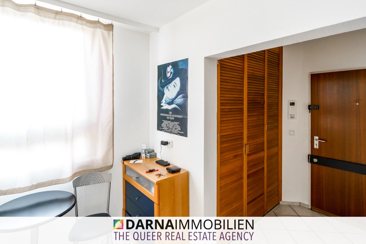 Eingangsbereich mit Einbauschrank und Platz für Esstisch